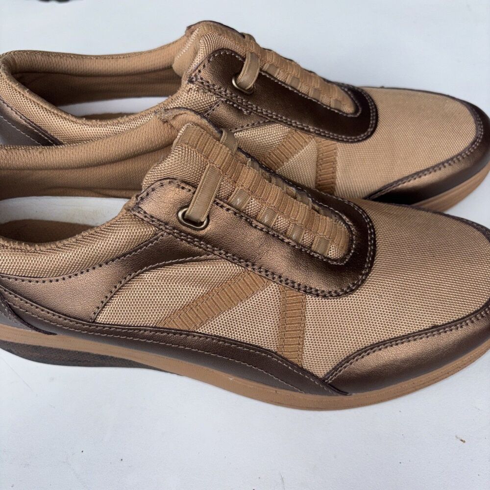 Grasshoppers Get Fit Health & Wellness Improve Circulation Sneakers Sz About 9.